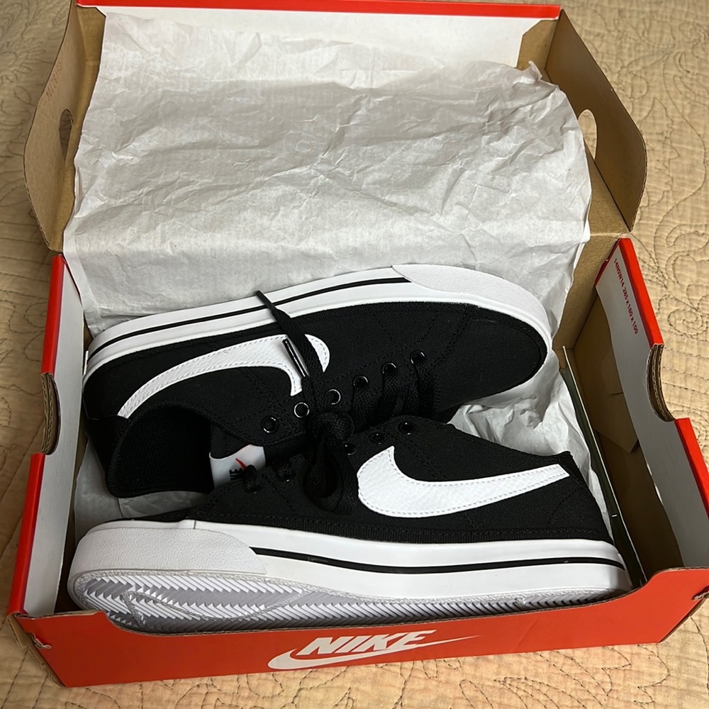 Women’s Nike Court Legacy Canvas Black and White (Size 7)